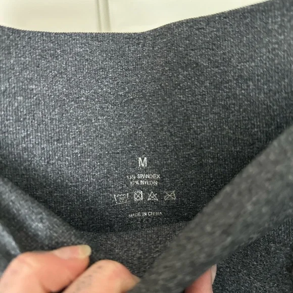 NVGTN Leggings - Picture 3 of 3